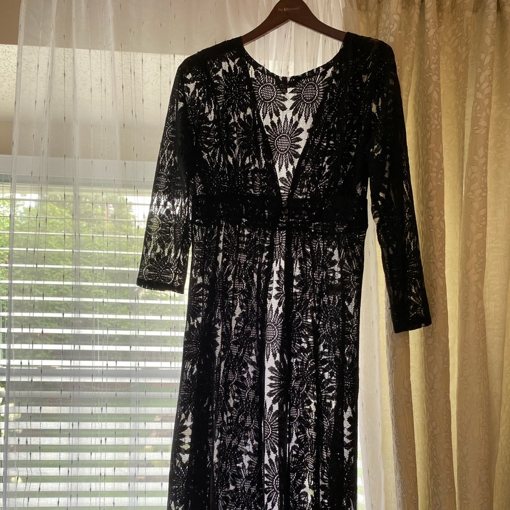 Beautiful black lace kimono. Great with jeans💗
